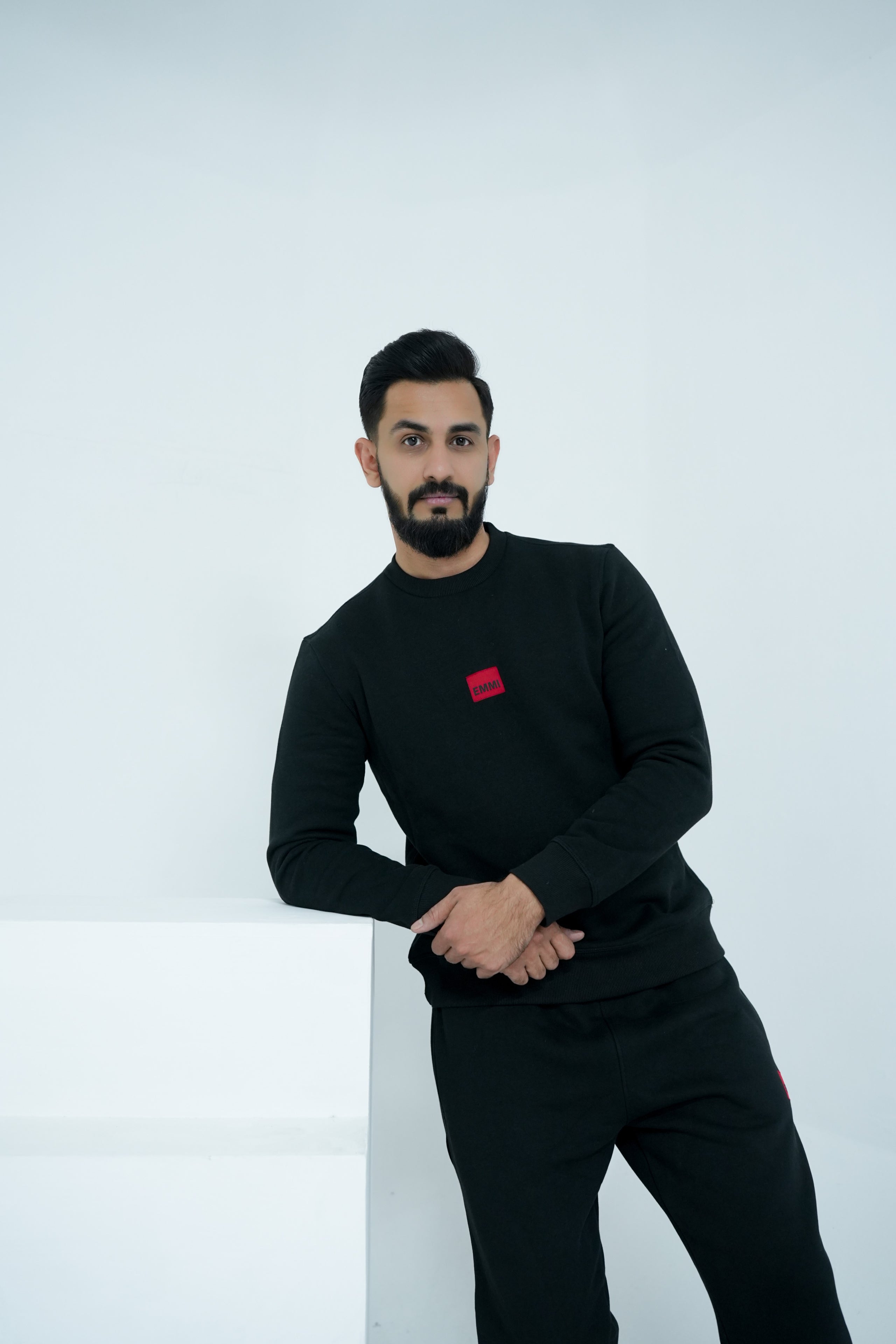 Men's black iconic sweat crew