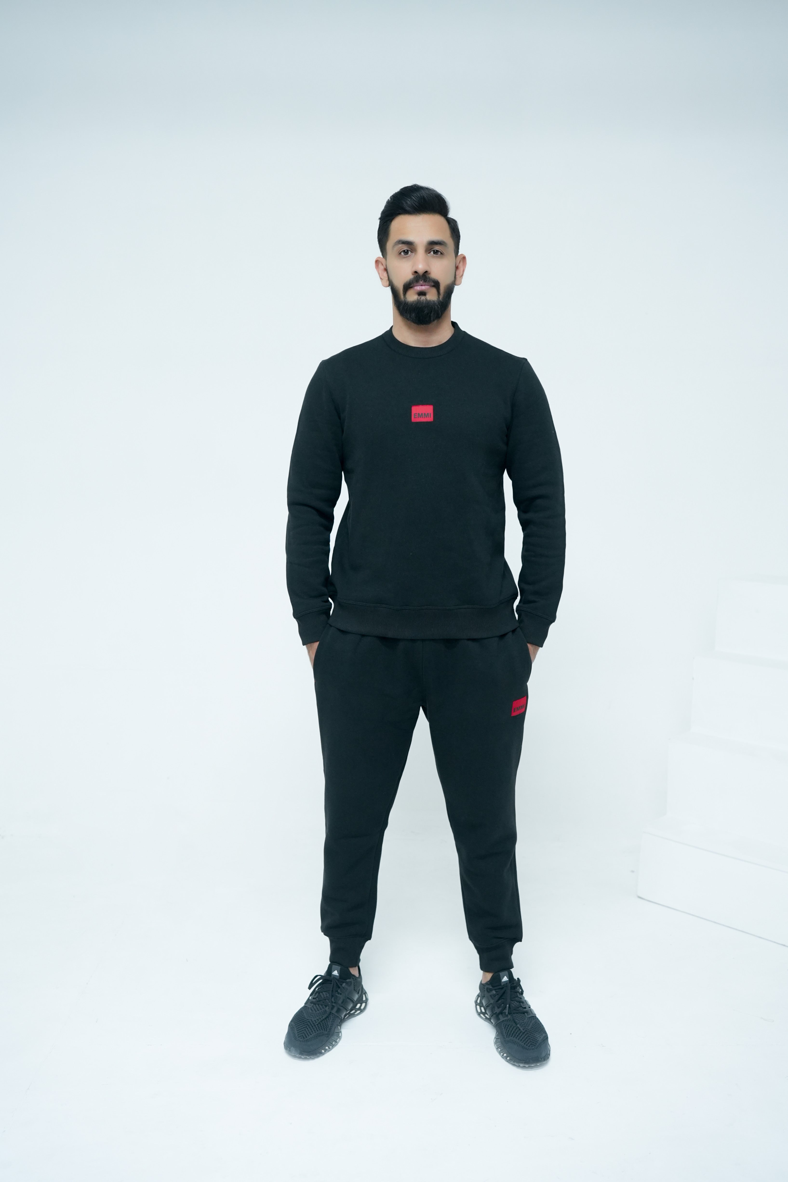 Men's black iconic sweat crew